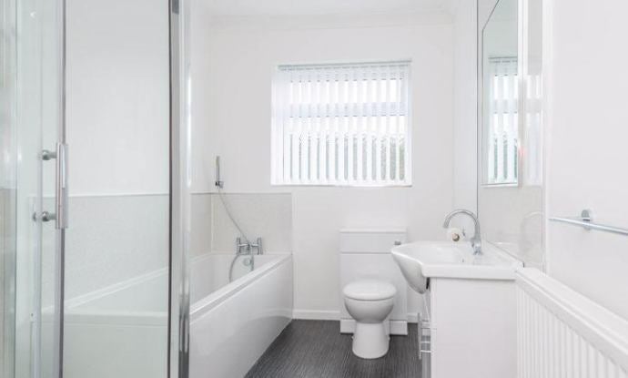 House Iverley Close in Rugby