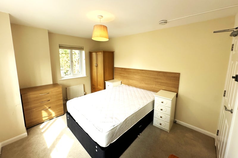 House Iverley Close in Rugby