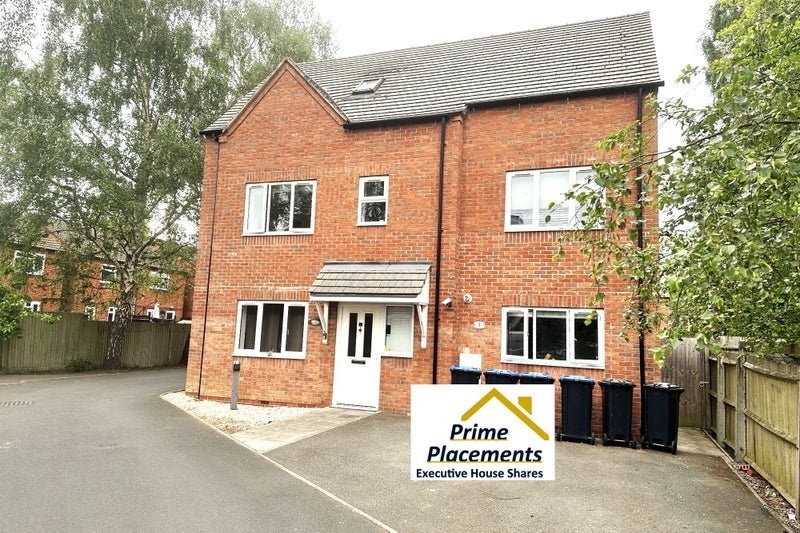 House Iverley Close in Rugby