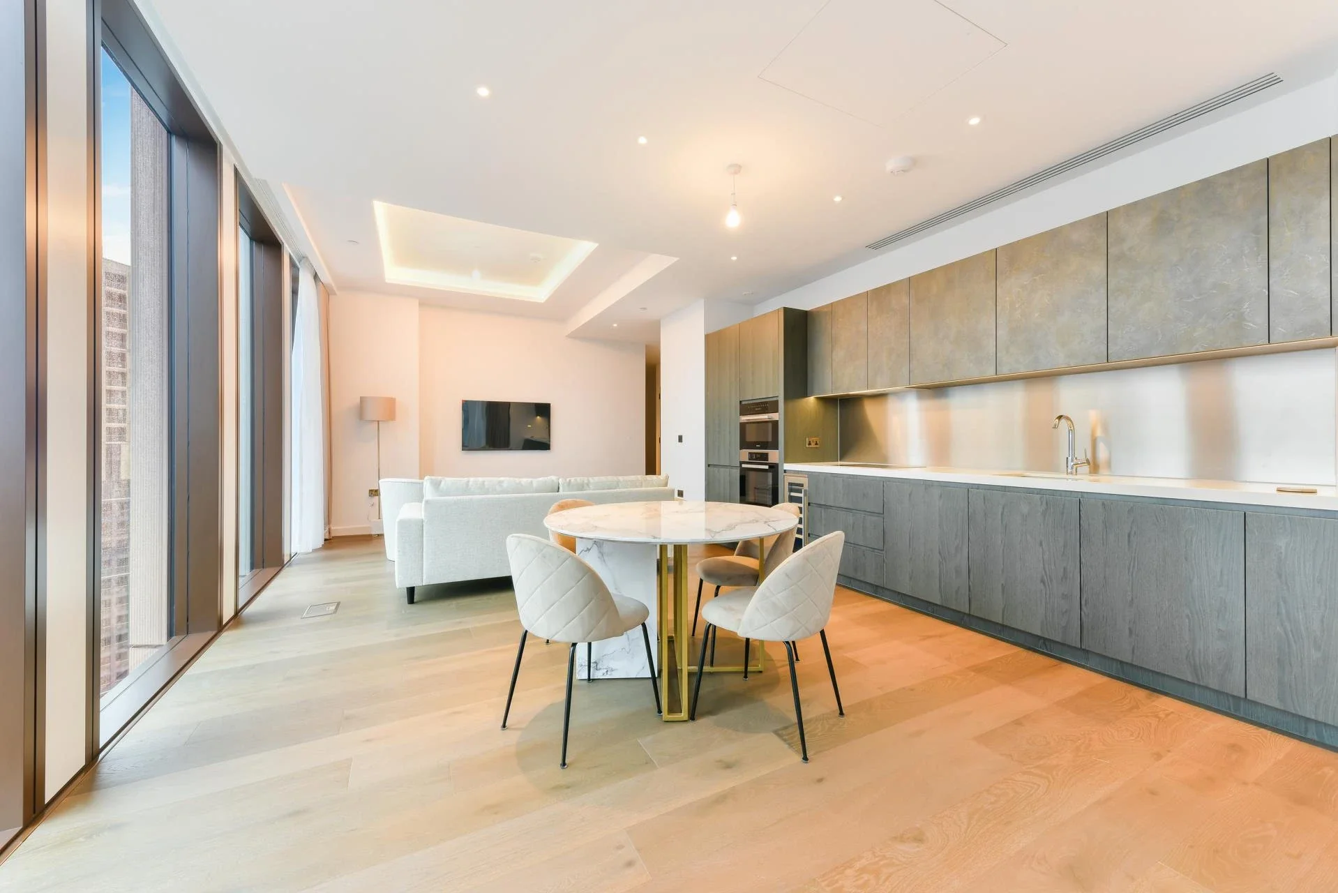 Flat Carnation Way in Greater London