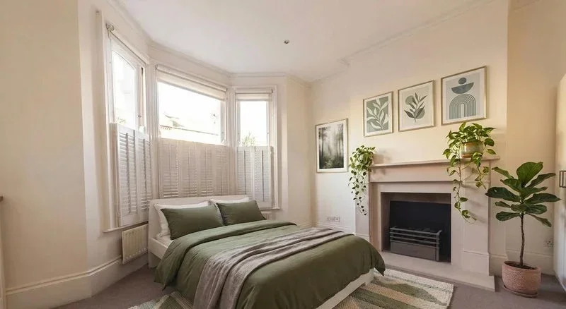 Room Brookville Road in Greater London