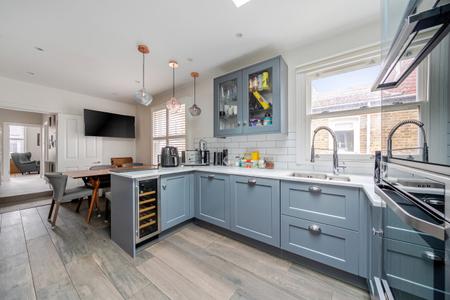 Flat Penwith Road in Greater London