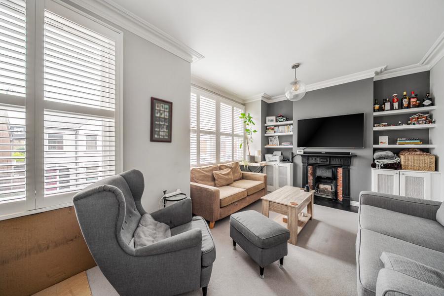 Flat Penwith Road in Greater London
