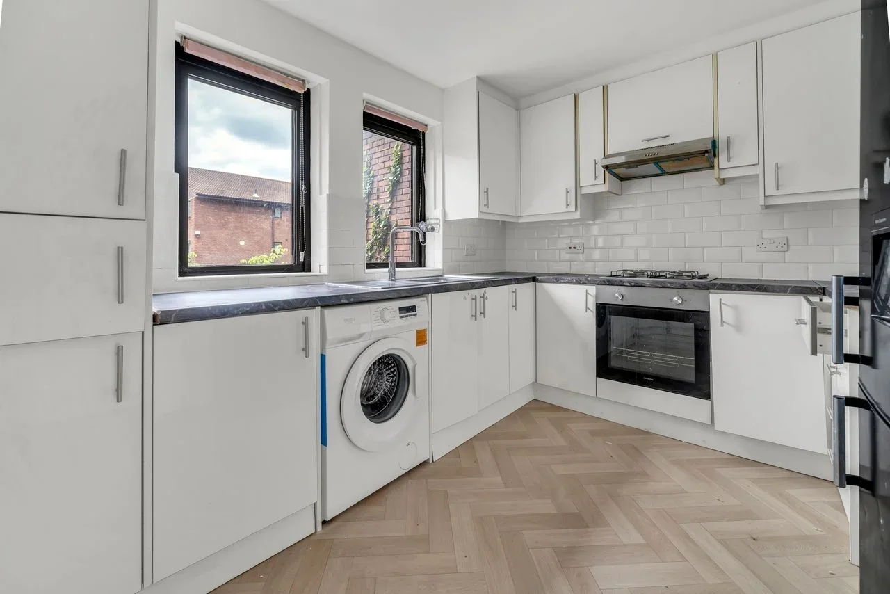 Flat Brondesbury Park in Greater London