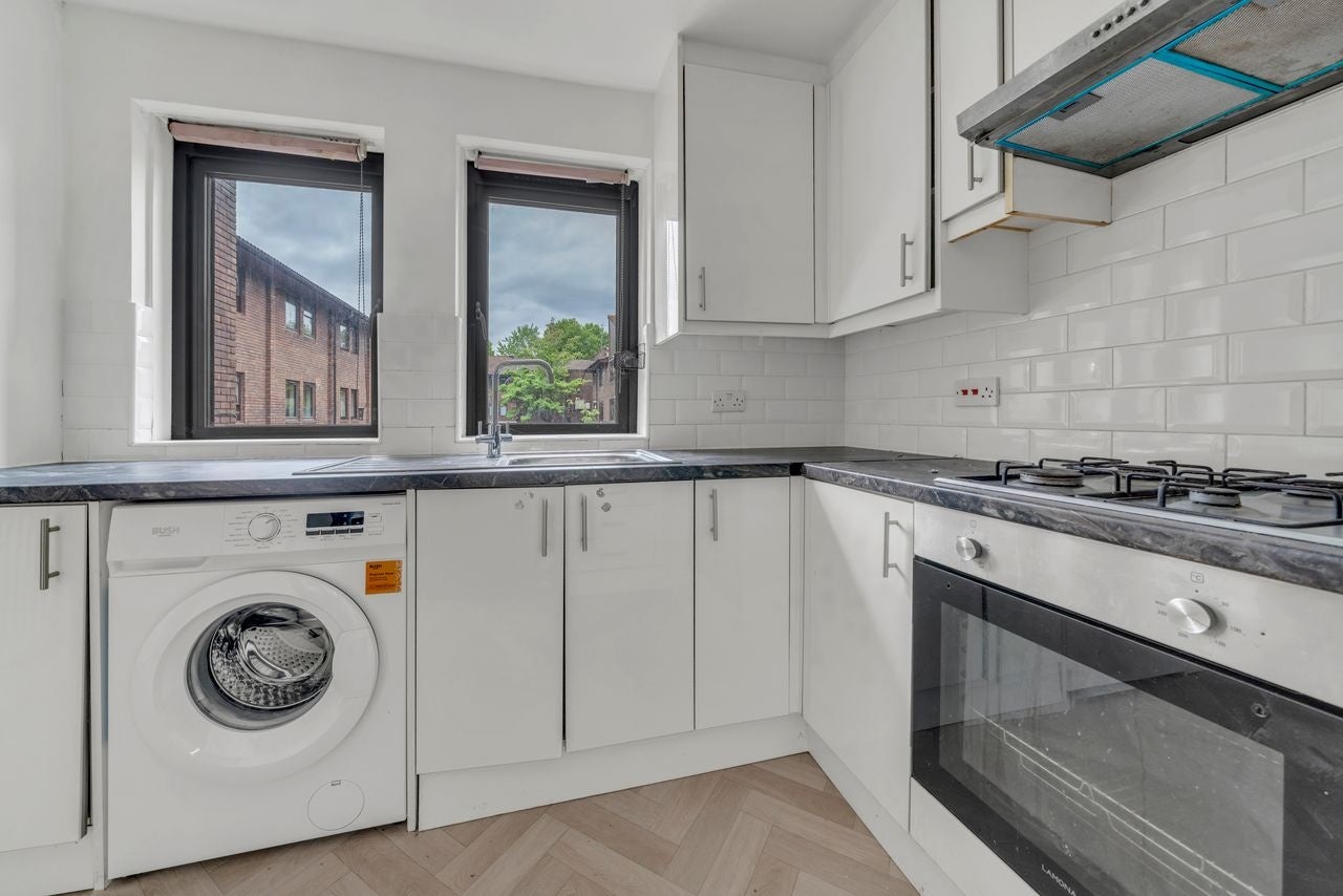 Flat Brondesbury Park in Greater London