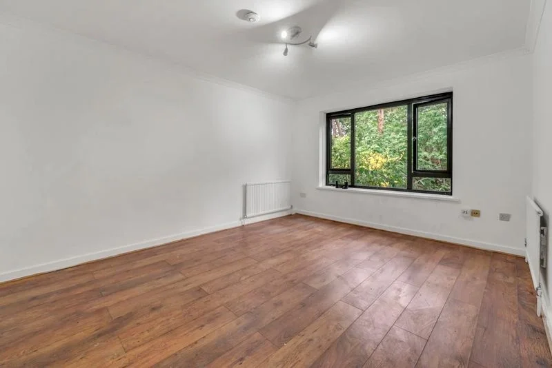 Flat Brondesbury Park in Greater London