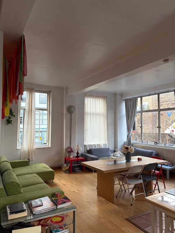 Room Laburnum Street in Greater London