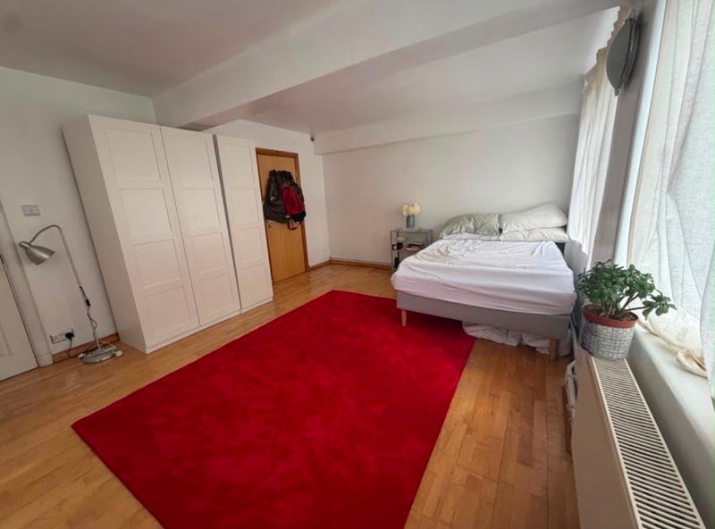 Room Laburnum Street in Greater London