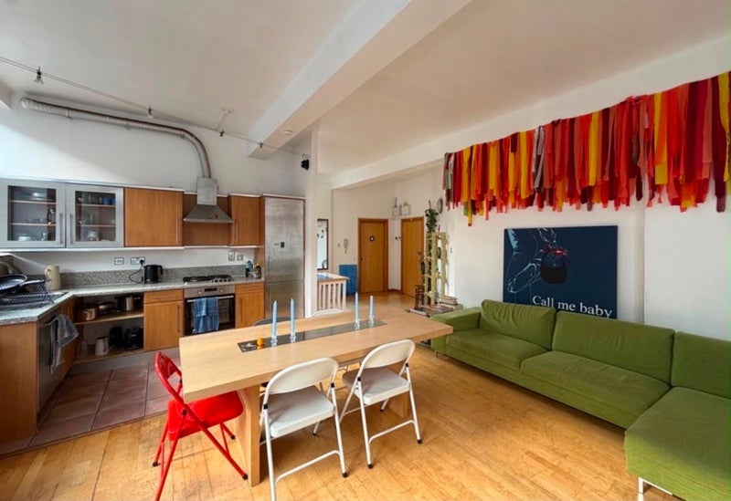 Room Laburnum Street in Greater London