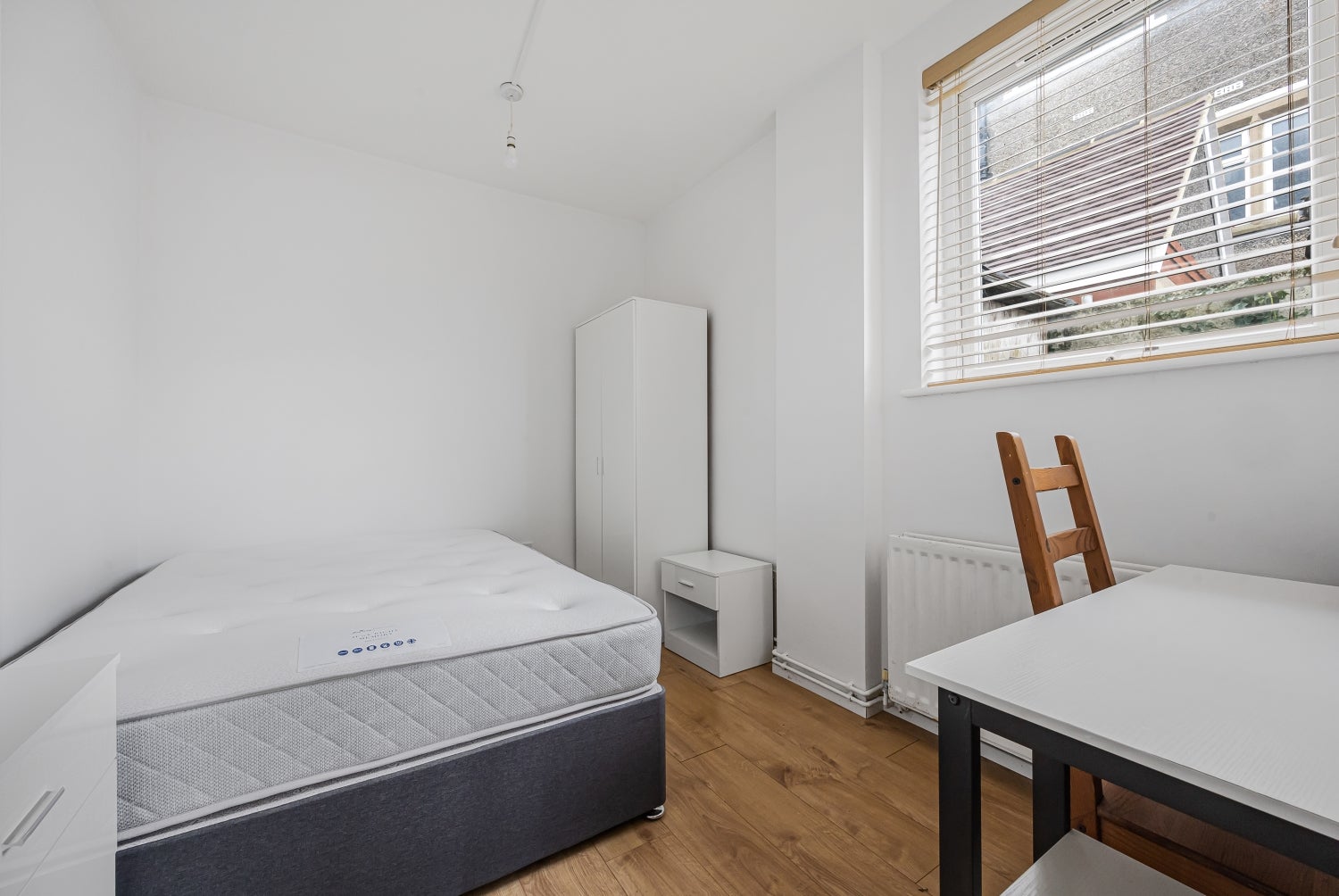 Room Old Road in Risinghurst and Sandhills