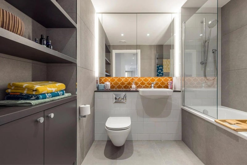 Room Lakeside Way in Greater London