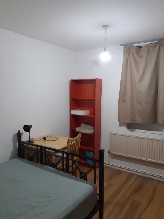 Flat Jubilee Street in Greater London