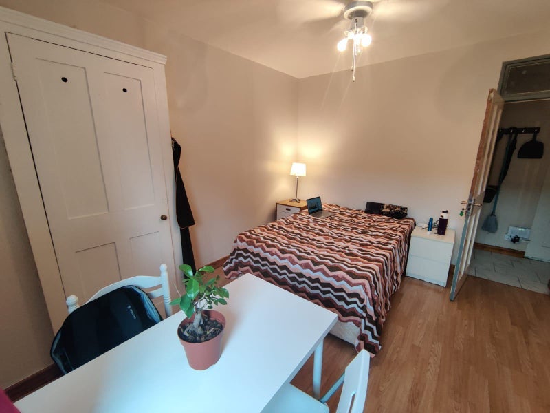 Room Doveton Street in Greater London