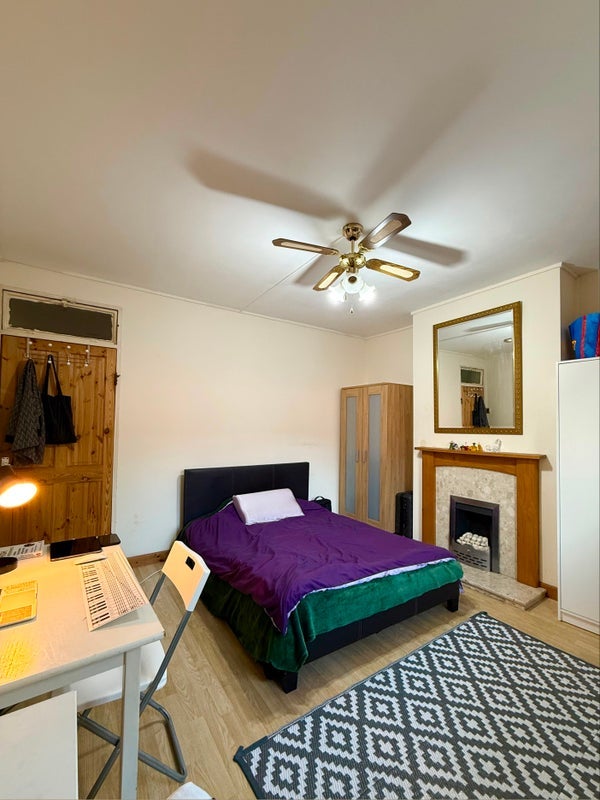 Room Doveton Street in Greater London