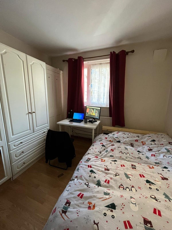 Room Doveton Street in Greater London