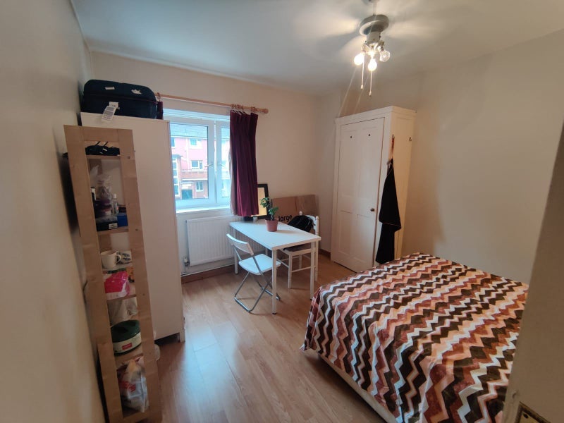 Room Doveton Street in Greater London