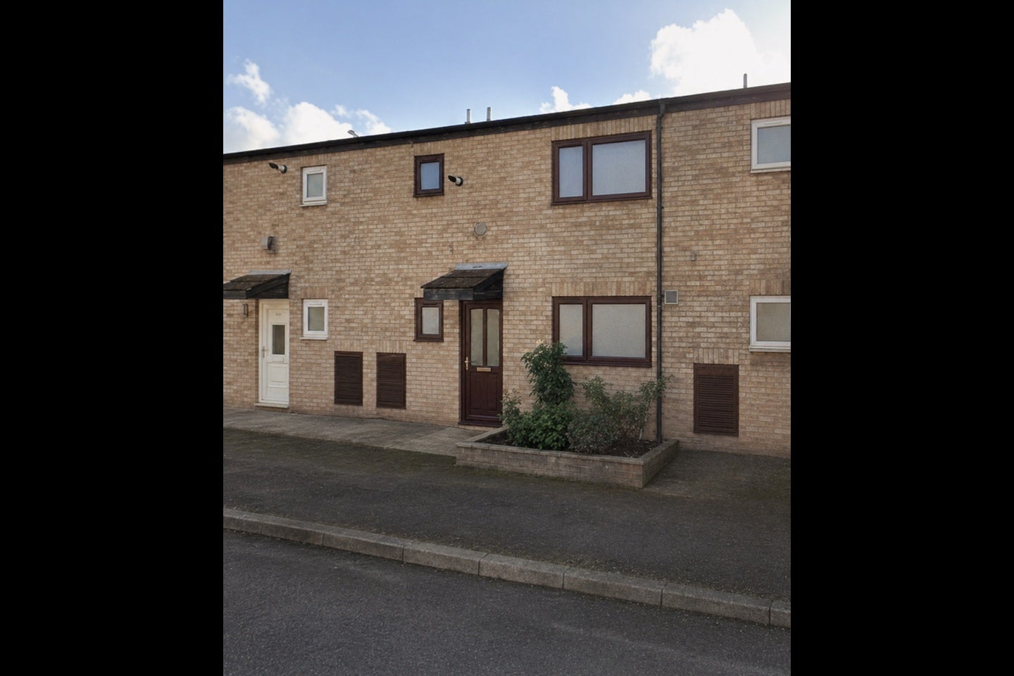 Flat Hazeltree Lane in Greater London
