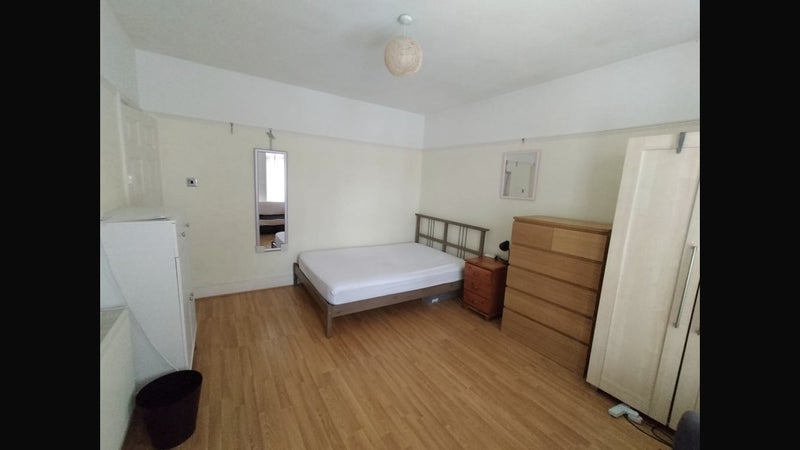 Room James Lane in Greater London