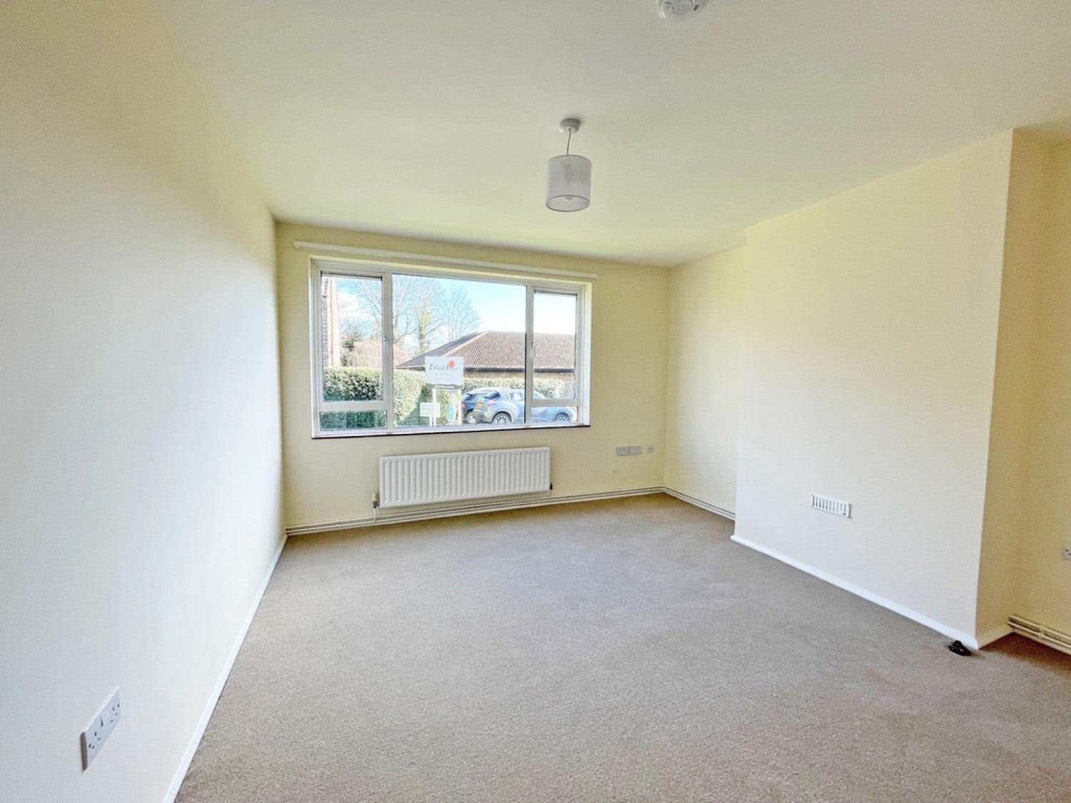 Flat Vincent Close in Horsham