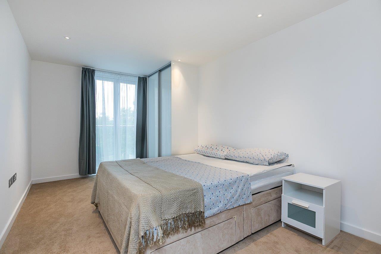 Flat Goldhawk Road in Greater London