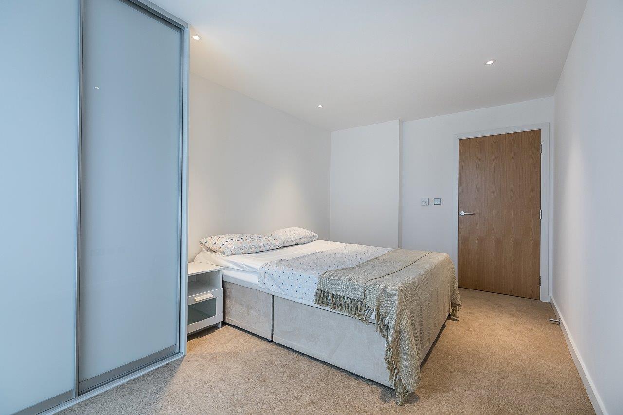 Flat Goldhawk Road in Greater London