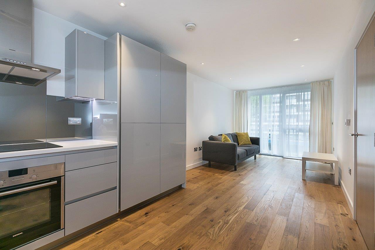 Flat Goldhawk Road in Greater London