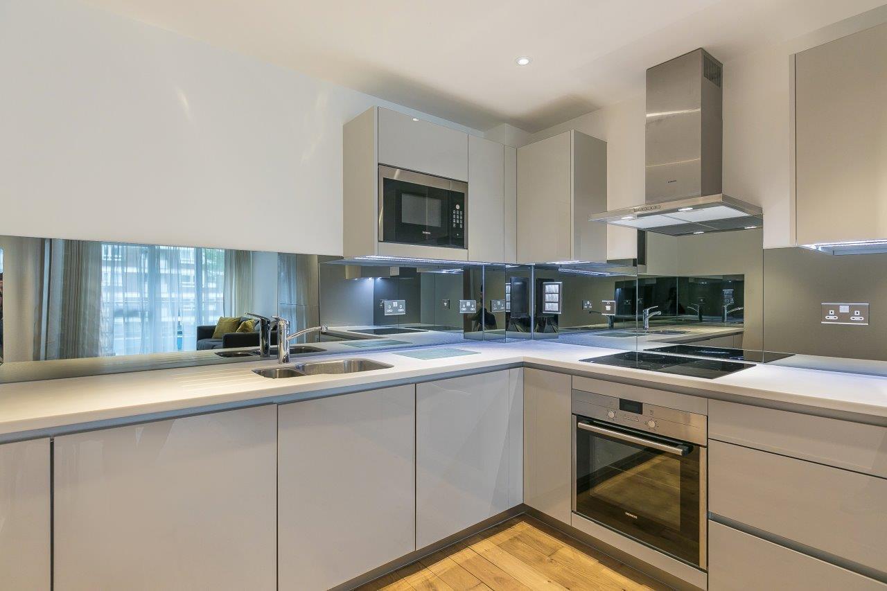 Flat Goldhawk Road in Greater London