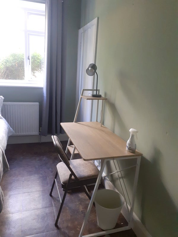 Room Emanuel Avenue in Greater London