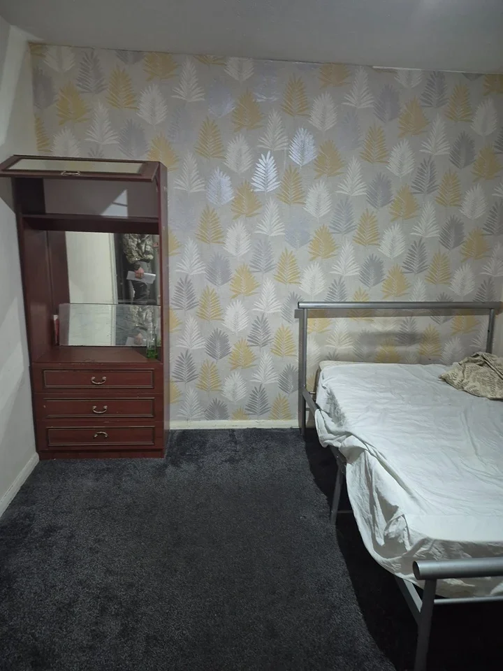 Room North Town Road in Maidenhead