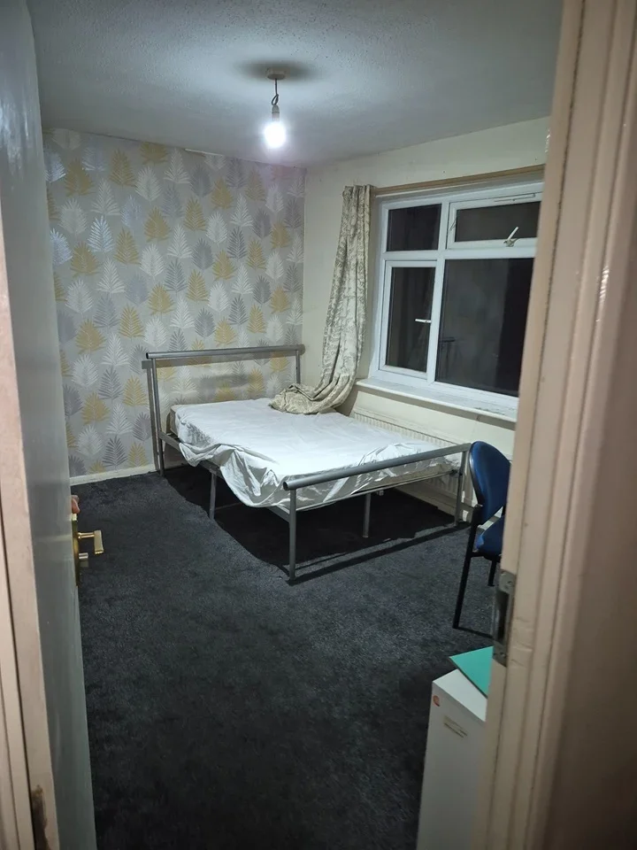 Room North Town Road in Maidenhead