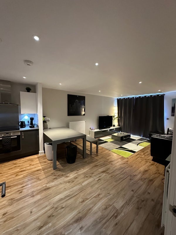 Room Sandy Hill Road in Greater London