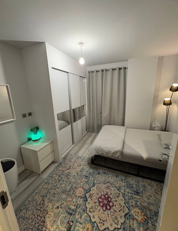 Room Sandy Hill Road in Greater London