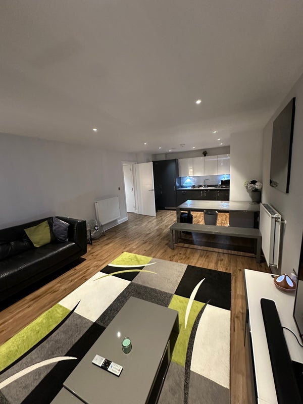 Room Sandy Hill Road in Greater London