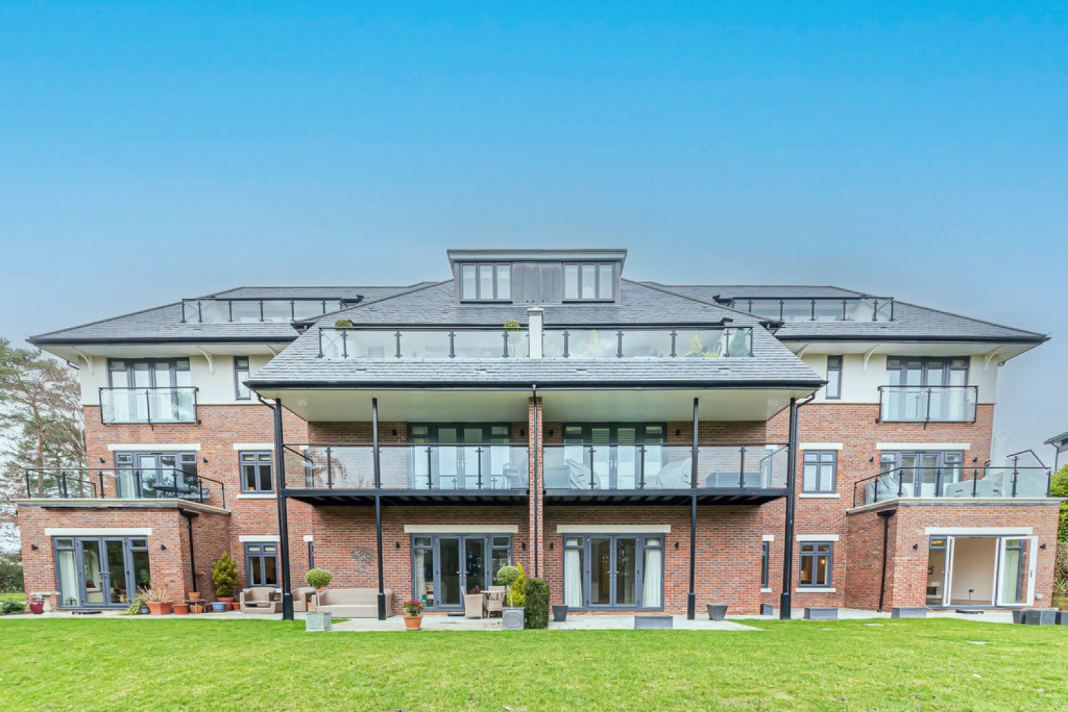 Flat Golf Drive in Surrey Heath