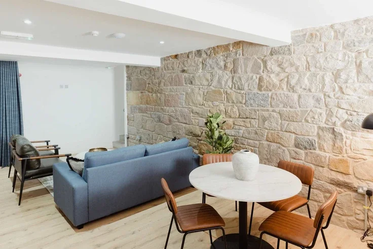 Flat Niddry Street in City of Edinburgh