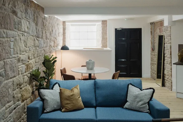 Flat Niddry Street in City of Edinburgh