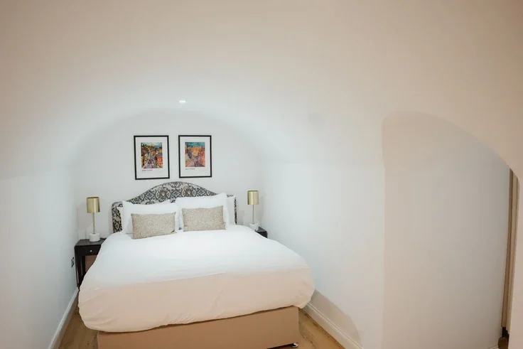 Flat Niddry Street in City of Edinburgh
