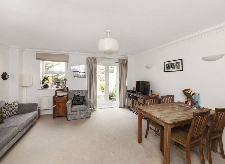 House Tersha Street in Greater London