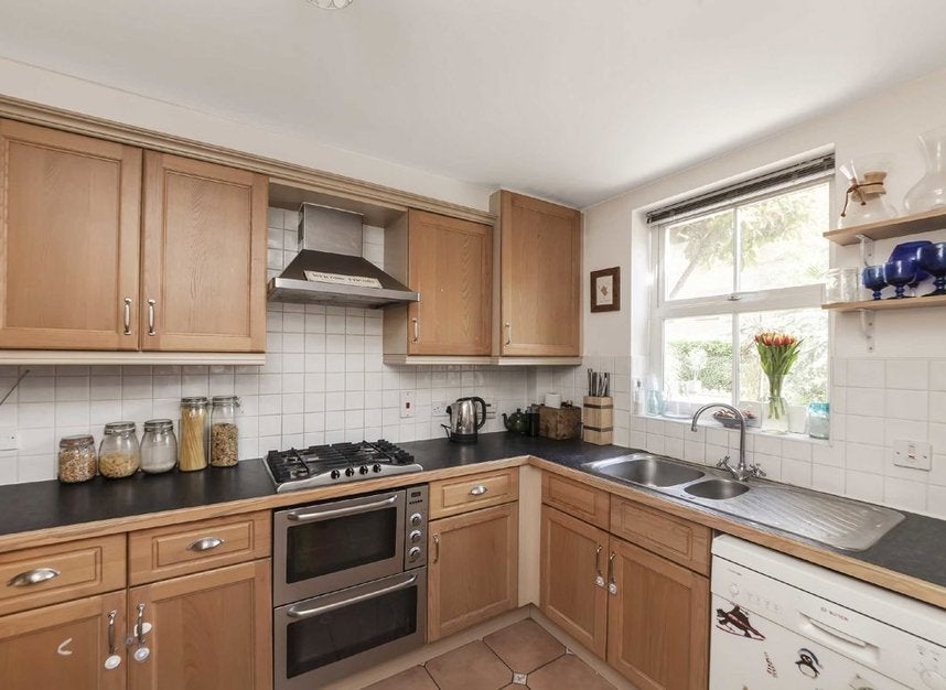House Tersha Street in Greater London