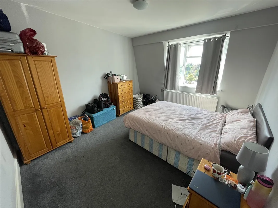 Flat Park Parade in Greater London