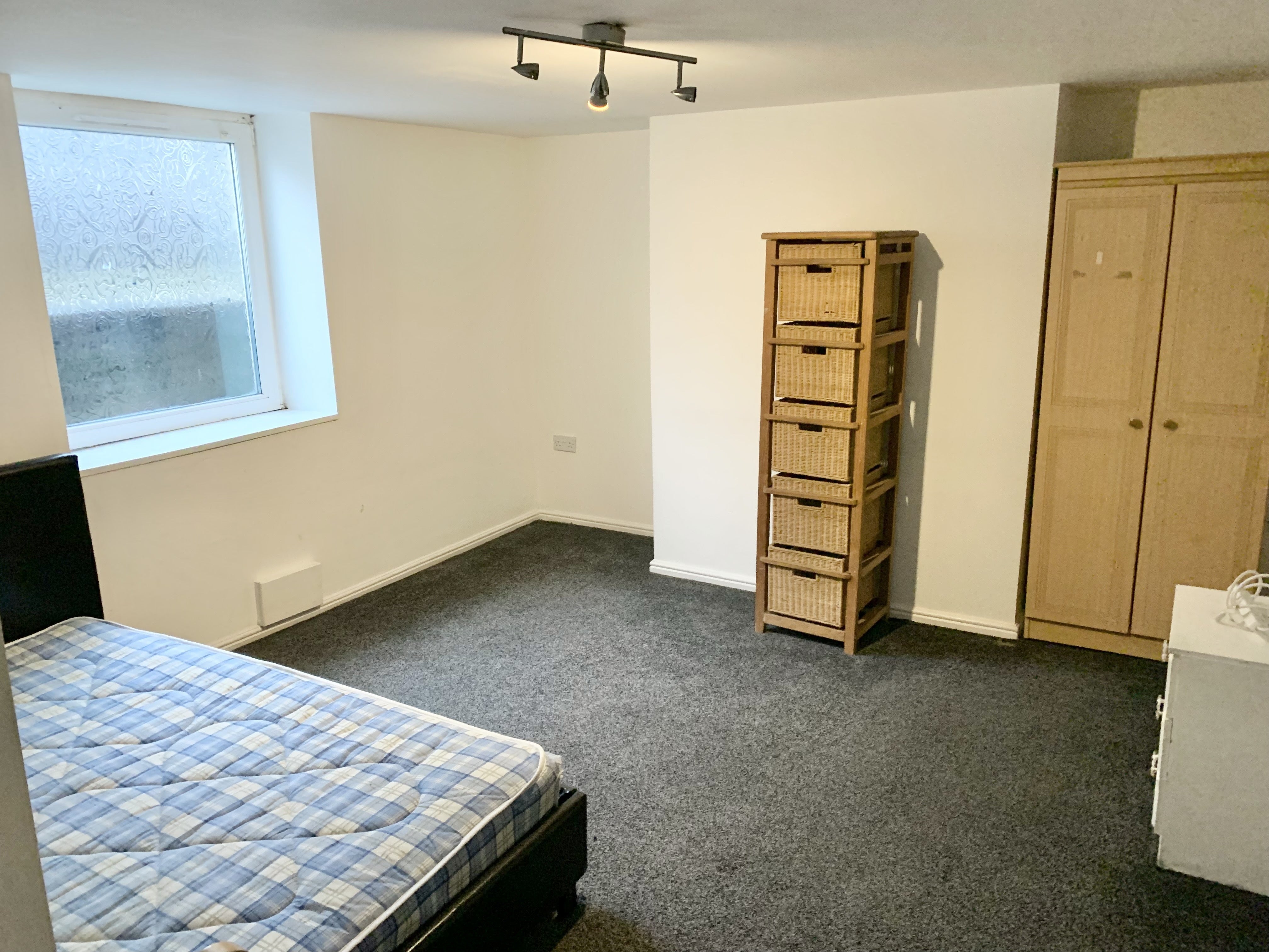 Flat Wellington Place in Calderdale