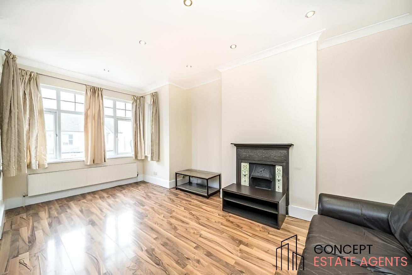 Flat Stroud Road in Greater London