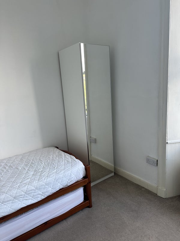 Flat Dalry Road in City of Edinburgh