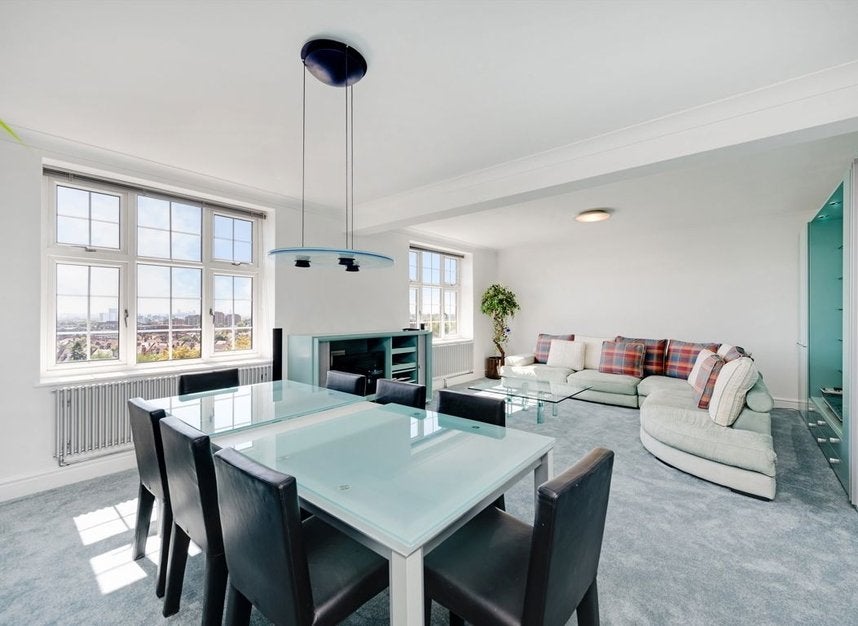 Flat Finchley Road in Greater London