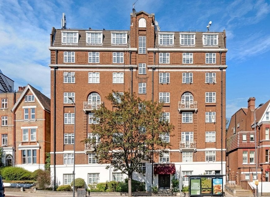 Flat Finchley Road in Greater London