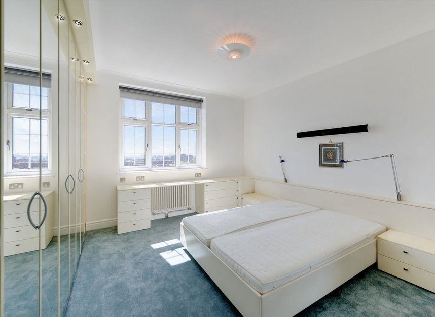 Flat Finchley Road in Greater London