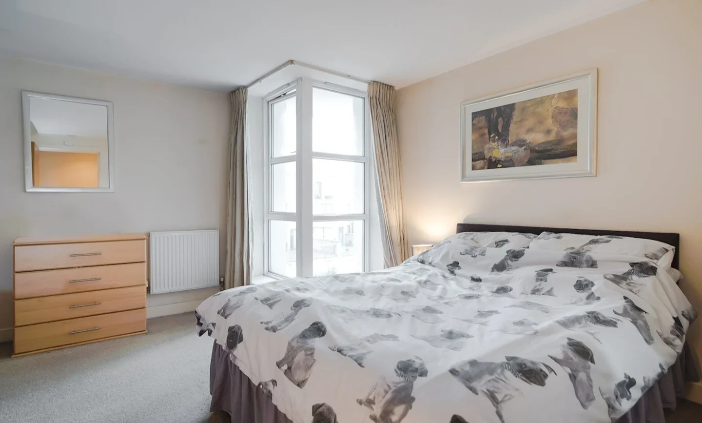 Room Barrier Point Road in Greater London