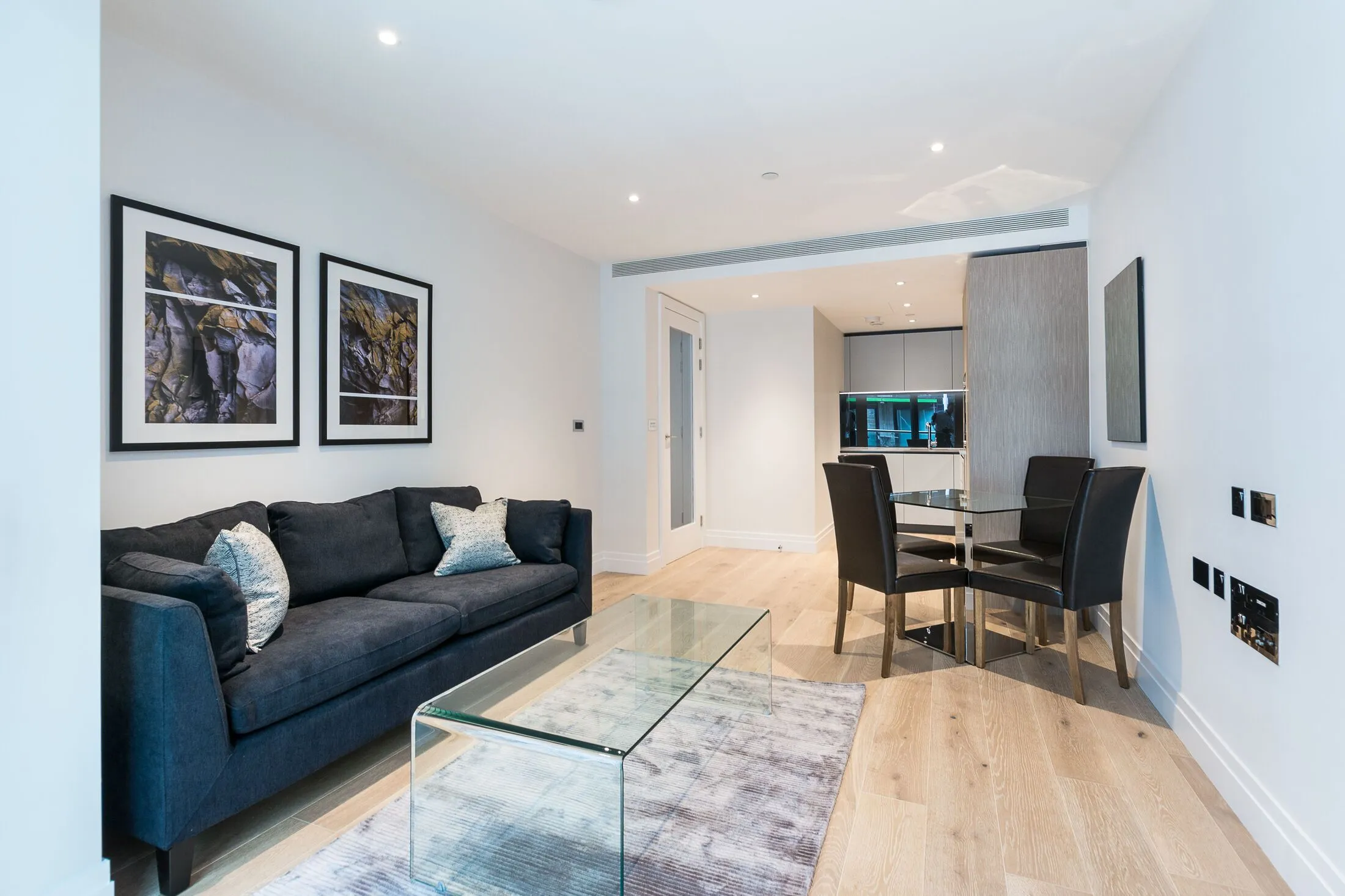 Flat Tideway Walk in Greater London