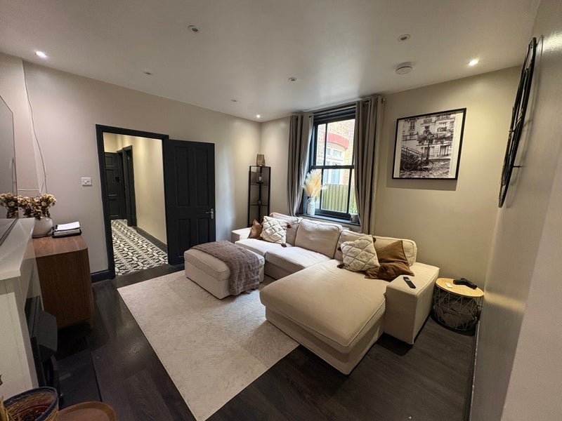 Room Lower Addiscombe Road in Greater London