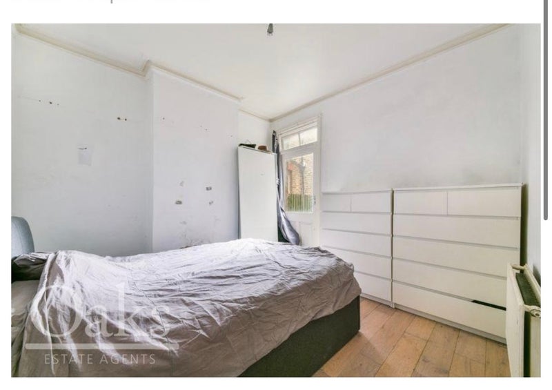 Room Lower Addiscombe Road in Greater London